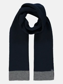 Strickschal mit schmaler Rippe